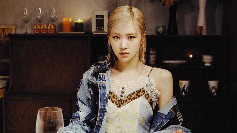 Pesona Rose 'BLACKPINK' Saat Lagi Pamer Momen Makan Pesona Rose 'BLACKPINK' Saat Lagi Pamer Momen Makan