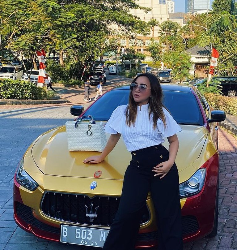 Potret Terbaru Salmafina Eks Istri Taqy Malik Makin Cantik & Sudah Bahagia Salmafina pernah menikah dengan Taqy Malik, ia pun kini makin cantik dan sudah bahagia setelah bercerai. Yuk intip potret terbarunya!