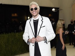Makin Panas Saja, Pete Davidson Kini Labrak Kanye West