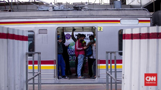 KAI Commuter menyiapkan tiga langkah untuk mengurai kepadatan penumpang di Stasiun Manggarai.