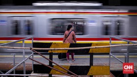 FOTO: Stasiun Manggarai Saat PPKM Jawa-Bali Diperpanjang