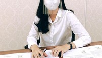 <p>Tania Widjaya menjadi salah satu contoh wanita inspiratif juga nih, Bunda. Selain sebagai pilot, ternyata ia juga seorang CEO sebuah perusahaan miliknya sendiri, lho. "<em>Officially CEO of my very own company, PT Kreativitas Karya Indonesia. Alhamdulillah,</em>" tulisnya, dikutip dari akun Instagram @taniawidjaya. (Foto: Instagram @taniawidjaya)</p>
