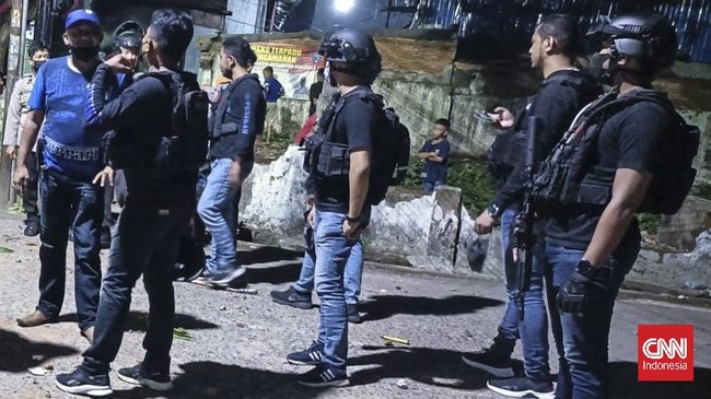 Polisi menangkap enam pelaku tawuran di perbatasan Kecamatan Panakukang dan Kecamatan Tallo, Kota Makassar, Sulawesi Selatan, Selasa (21/9) dini hari.