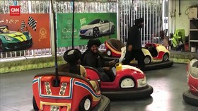 VIDEO: Keceriaan Taliban Main Bom-bom Car di Taman Hiburan