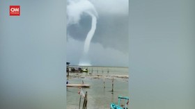 VIDEO: Fenomena Alam Waterspout Muncul, Warga Natuna Panik