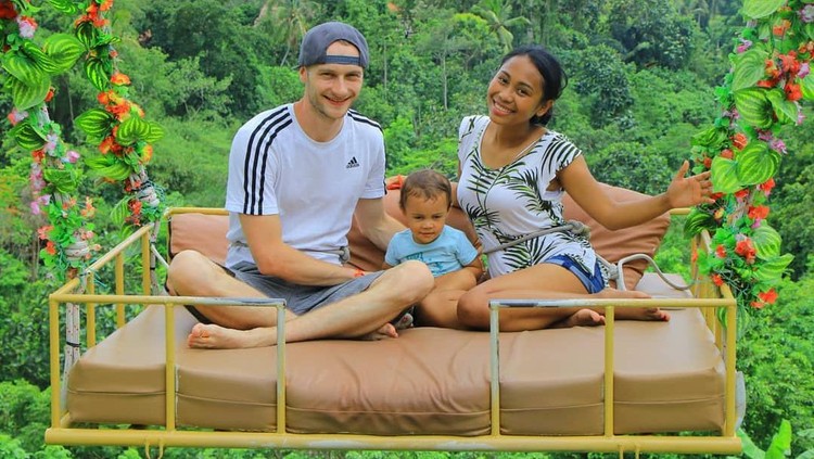 Trisna dan Paul