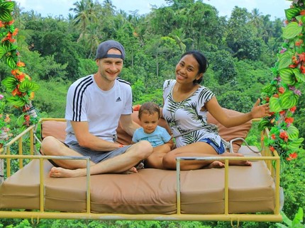 Tegang! YouTuber Papua Melahirkan Ditemani Suami Bule, Perdarahan hingga Pingsan