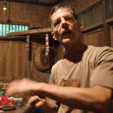 Tinggalkan Jakarta, Ini Alasan Bule Kanada 15 Tahun Tinggal di Hutan