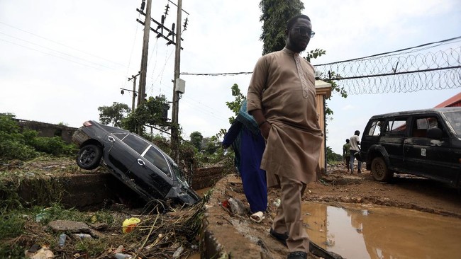 Banjir Bandang yang menerjang Nigeria sejak pertengahan tahun ini telah menewaskan lebih dari 500 orang dan membuat 90 ribu rumah penduduk terendam.