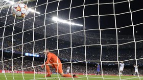 FOTO: Barcelona Tersiksa di Camp Nou