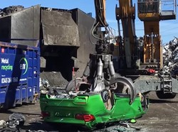 Ngilu! BMW Dilumat Gegara Modifikasi Pakai Barang Curian