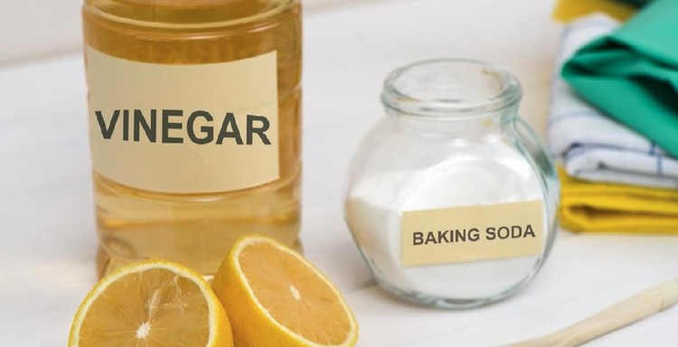CARA MENGHILANGKAN KUTU KASUR: PAKAI BAKING SODA Kutu kasur memang menyebalkan. Yuk basmi dengan tujuh cara mudah dan murah menghilangkan kutu kasur sendiri di rumah, Bun!