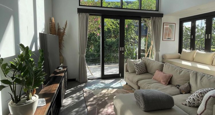 9 Ide Desain Rumah 2 Lantai Minimalis Modern yang Kekinian dan Ramah Anak Rencana renovasi rumah minimalis menjadi dua lantai? Mungkin bisa mempertimbangkan beberapa ide desain rumah dua lantai minimalis modern yang kekinian ini.