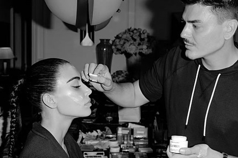 Inip Penampilan Kim Kardashian di Met Gala 2021 yang Jadi Sorotan Kim Kardashian menjadi perhatian publik saat menghadiri Met Gala 2021 karena busana yang ia kenakan. Yuk intip!
