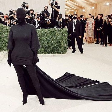 Kim Kardashian Jadi Olok-olokan Netizen Karena Busananya Di Met Gala 2021