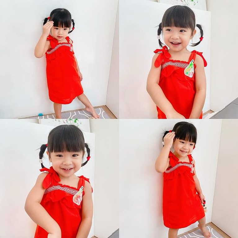 Intip Potret Gaya Alea Putri Raditya Dika yang Semakin Modis Alea putri sulung Raditya Dika kini berusia 2 tahun memiliki penampilan modis dan feminim. Yuk intip potretnya!