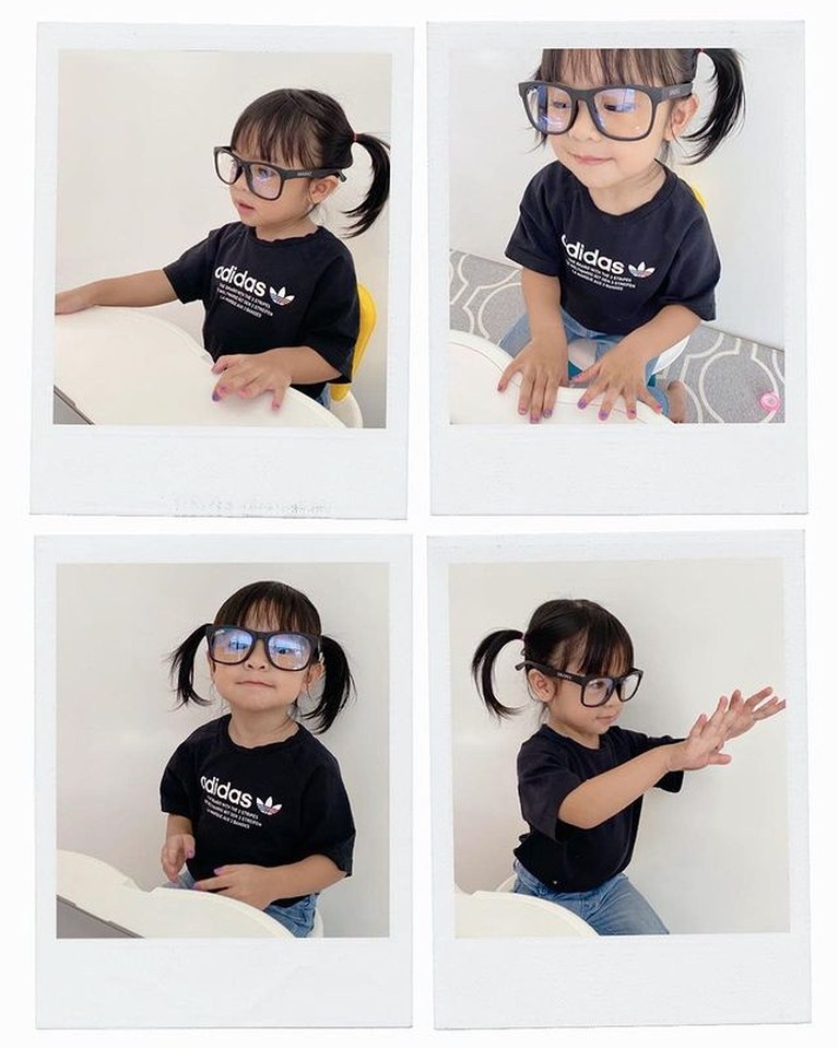 Intip Potret Gaya Alea Putri Raditya Dika yang Semakin Modis Alea putri sulung Raditya Dika kini berusia 2 tahun memiliki penampilan modis dan feminim. Yuk intip potretnya!