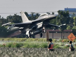 Saat Jet Tempur Taiwan Mendarat di Jalan