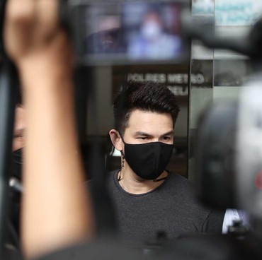 Manfaatkan Kelengahan Dhena Devanka, Jonathan Frizzy Ajukan Hak Asuh Anak