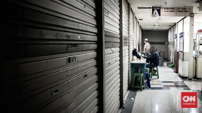 FOTO: Sepi Lapak Pasar yang Makin Ditinggalkan