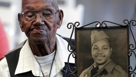 Veteran Tertua AS Gelar Pesta Ultah ke-112 di Teras Rumah