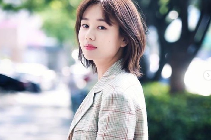 Menjajal dunia pertelevisian, bisa dibilang karir Ahn Eun Jin cukup baik. Ia bahkan berperan dalam beberapa drama populer seperti Strangers From Hell, dan More Than Friends./Foto: instagram.com/eunjin___a