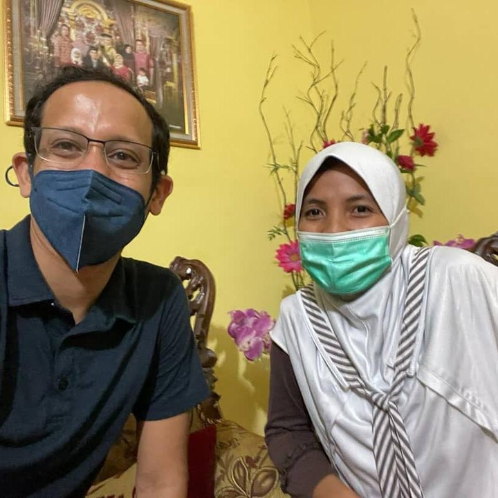 <p>Nadiem Makarim akhirnya menjelaskan maksud kedatanganya yaitu untuk belajar dari seorang Guru Penggerak. Hal ini karena Nadiem mengakui bahwa program Guru Penggerak merupakan bagian penting dari Kemendikbudristek, Bunda. (Foto: Instagram @nadiemmakarim)</p>