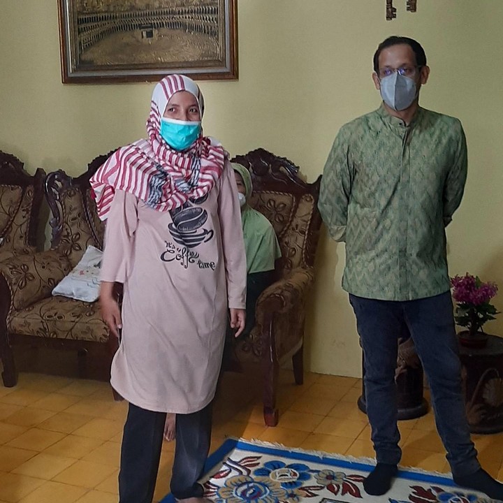 <p>Pada 14 September, Mendikbudristek Nadiem Makarim melakukan kunjungan kerja ke Yogyakarta, Bunda. Kunjungan kerjanya itu guna meninjau pelaksanaan PTM terbatas dan berdialog dengan sejumlah kepala sekolah. (Foto: Instagram @khoirynuria)</p>