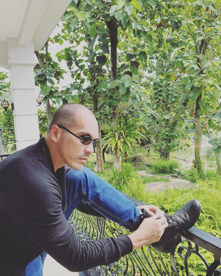 Penampilan Terbaru & Beda Atalarik Syach dengan Kepala Botak Jadi Sorotan Penampilan terbaru Atalarik Syach sangat berbeda dari biasanya. Yuk kita intip potretnya dengan kepala botak!