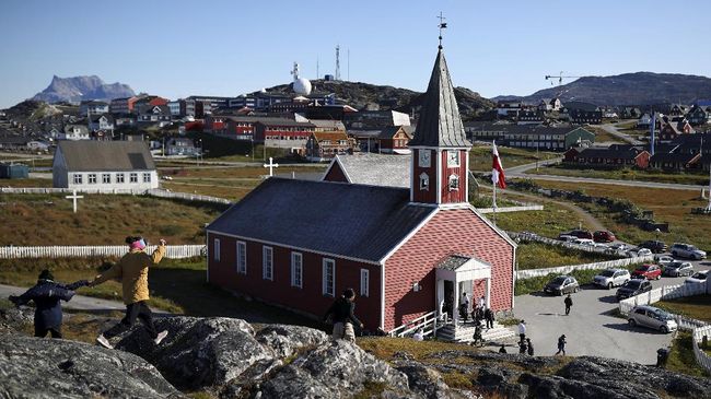 Greenland, pulau yang luas dan misterius di Samudra Atlantik Utara, akan membuka bandara internasional baru di luar ibu kotanya, Nuuk.