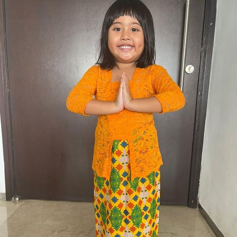 Potret Gemas Vania Putri Angkat Venna Melinda yang Kini Berusia 5 Tahun Venna Melinda memiliki seorang putri angkat bernama Vania yang kini tumbuh menjadi gadis yang lucu. Yuk intip potretnya!