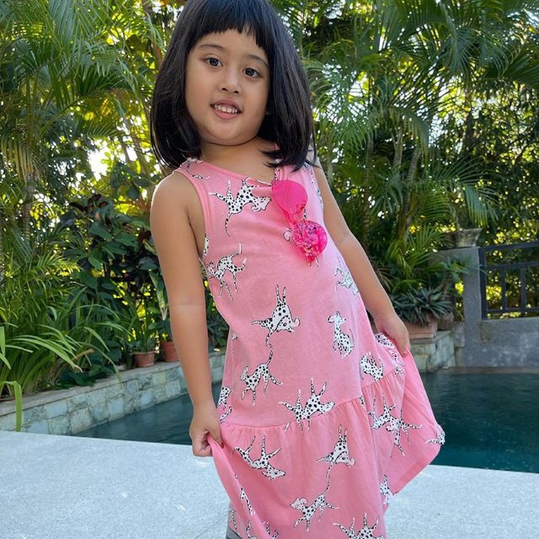 Potret Gemas Vania Putri Angkat Venna Melinda yang Kini Berusia 5 Tahun Venna Melinda memiliki seorang putri angkat bernama Vania yang kini tumbuh menjadi gadis yang lucu. Yuk intip potretnya!