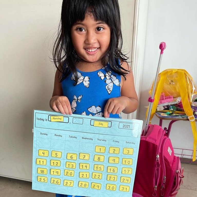 Potret Gemas Vania Putri Angkat Venna Melinda yang Kini Berusia 5 Tahun Venna Melinda memiliki seorang putri angkat bernama Vania yang kini tumbuh menjadi gadis yang lucu. Yuk intip potretnya!