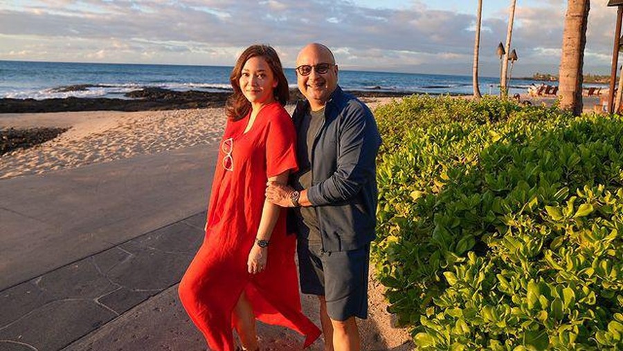 Maia Estianty dan suaminya Irwan Mussry tengah menikmati waktu liburan sambil bulan madu di Hawaii. Yuk intip potretnya!