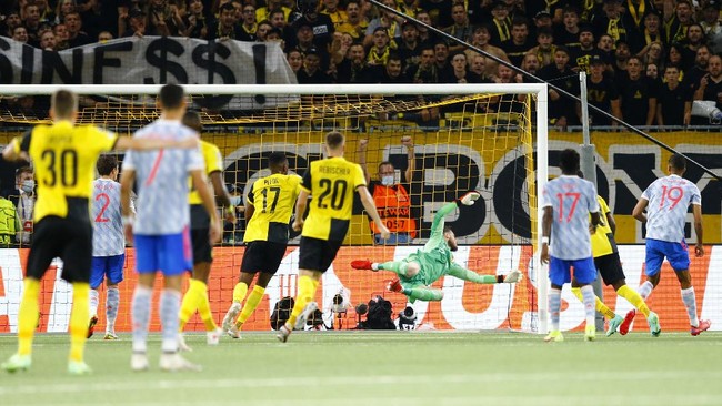Manchester United kalah 1-2 dari Young Boys dalam matchday pertama Liga Champions yang berlangsung di Stadion Wankdorf, Bern, Selasa (14/9).