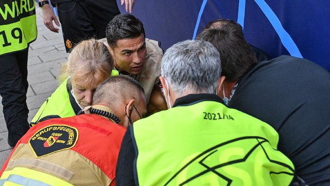 Petugas wanita yang sempat KO karena terkena bola tendangan Cristiano Ronaldo mengaku sempat benci CR7. Marisa Nobile pernah cekcok dengan Ronaldo.