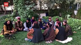 VIDEO: Pasukan Taliban Bersenang-Senang di Taman Hiburan