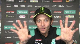 VIDEO: Rossi Mengaku Hipnotis Bagnaia Jelang MotoGP Aragon