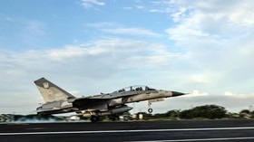 FOTO: Uji Skill Edan Jet Tempur Taiwan Beraksi di Jalan Raya