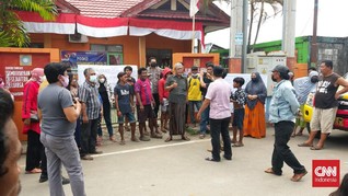 Pelayanan Lamban, Kantor Lurah di Makassar Disegel Warga