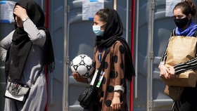 Rezim Taliban Jegal Kaum Perempuan Afghanistan Berprestasi