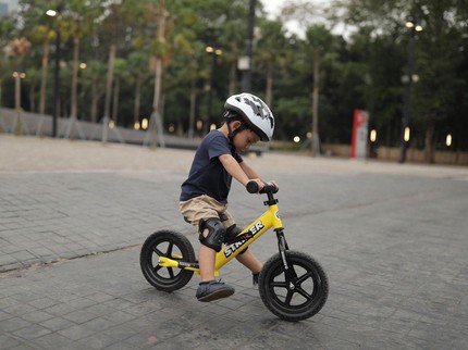 7 Potret Menggemaskan Kawa Anak Andien, Sudah Besar dan Jago Balance Bike