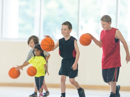 10 Olahraga untuk Meninggikan Badan Anak, Ada Basket hingga Berenang Bun