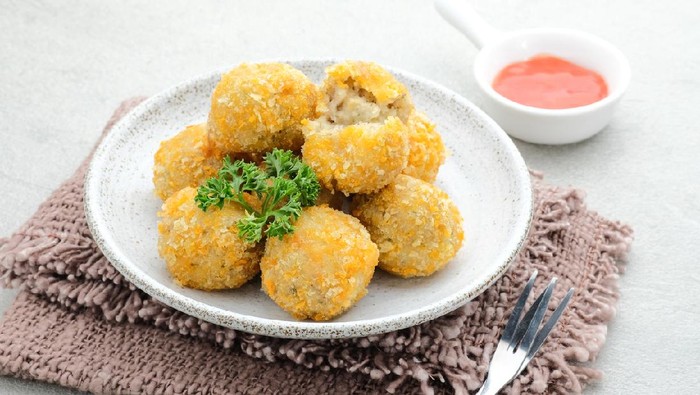 Delicious homemade bitterballen made from flour, cheese, milk coated with bread crumb filled with mozzarella. Selective focus image.