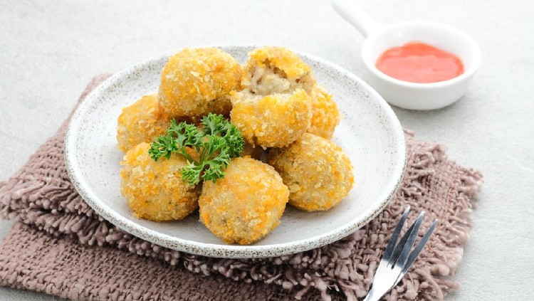 Delicious homemade bitterballen made from flour, cheese, milk coated with bread crumb filled with mozzarella. Selective focus image.