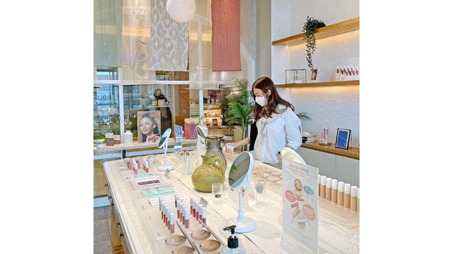 Kembangkan Bisnis, BLP Beauty Andalkan GoTo Financial Selain inovasi produk, BLP Beauty mengandalkan GoTo Financial untuk membantu dalam mengelola administrasi, pembayaran, dan pemasaran bisnisnya.
