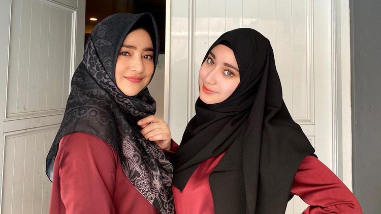 Cindy Fatikasari dan anaknya