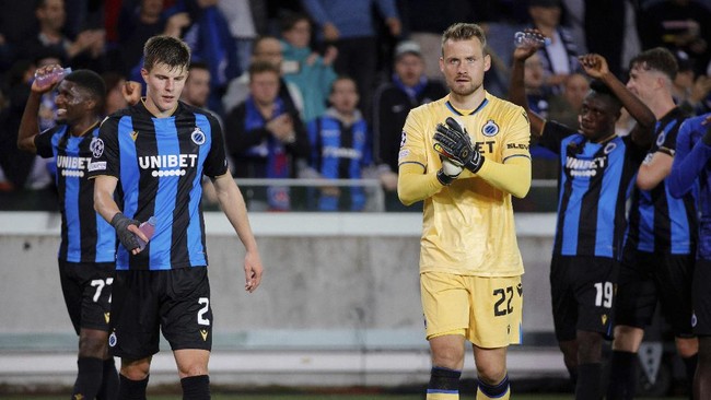 Kiper Club Brugge, Simon Mignolet, mengklaim tidak banyak bekerja saat menahan imbang PSG yang diperkuat trio MMN.