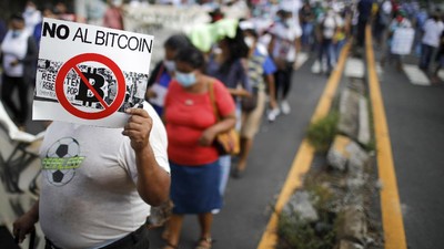 img-title FOTO: Demo Penolakan Bitcoin di El Salvador