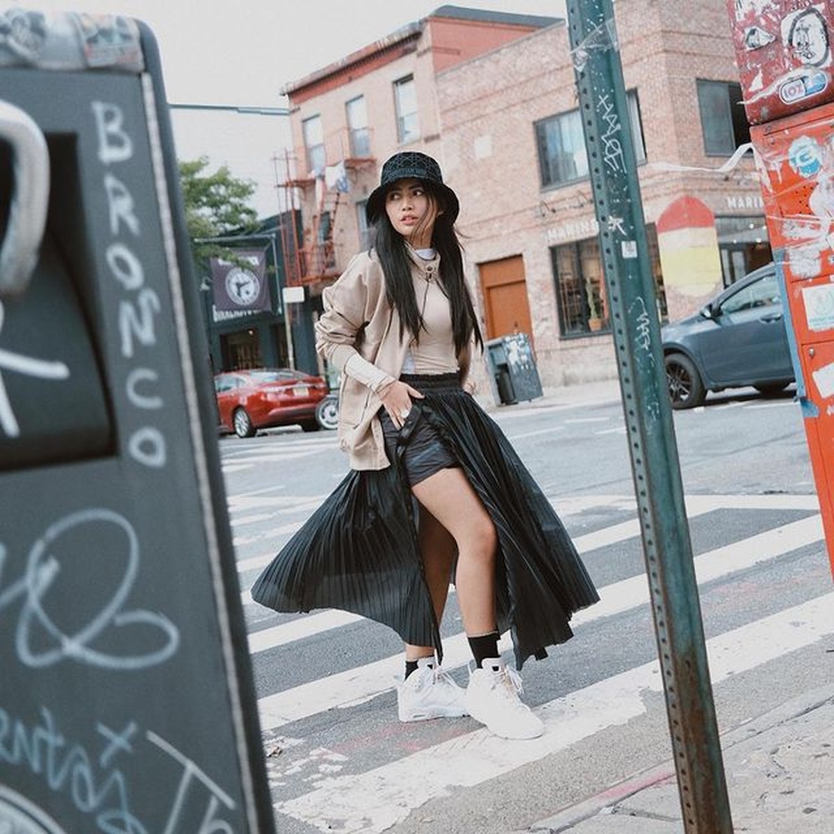 Rachel Vennya sedang berada di Amerika Serikat&comma; gaya outfitnya pun kerap tuai pujian&period; Yuk kita intip penampilannya&excl;